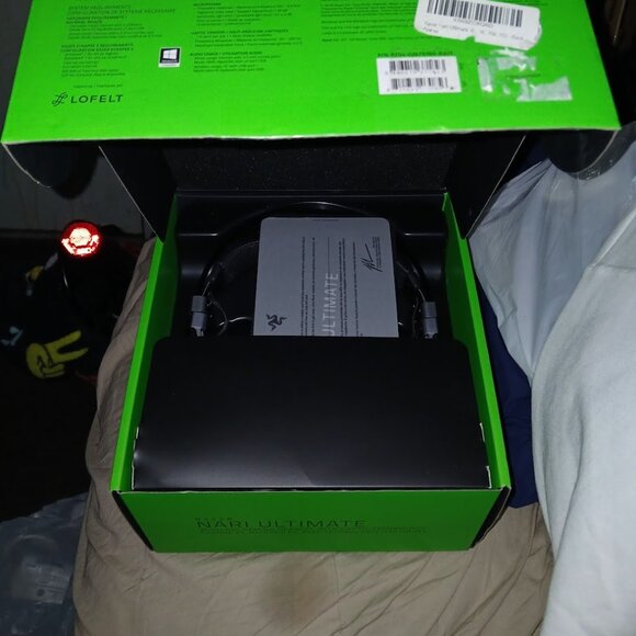 Razer Nari Ultimate Wireless Gaming Headset with Mic and Haptic Technology - Picture 4 of 13